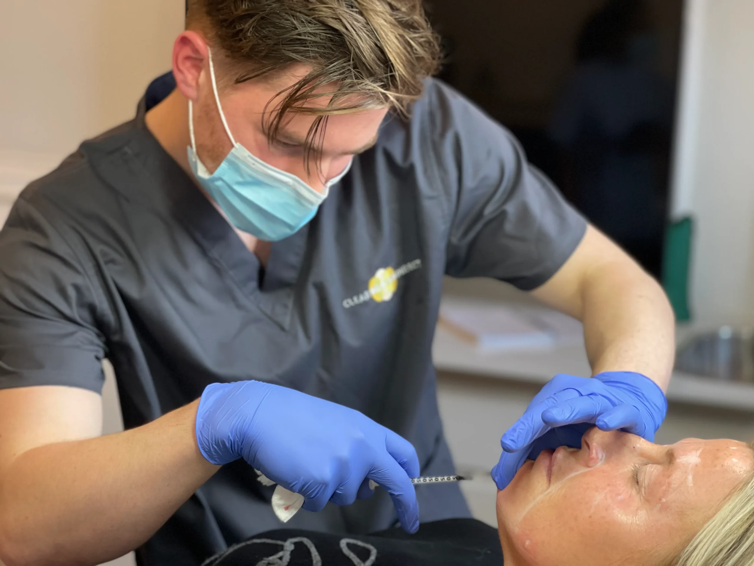 A delegate injecting the chin with dermal filler at the avanti aesthetics academy under supervision of expert trainers.